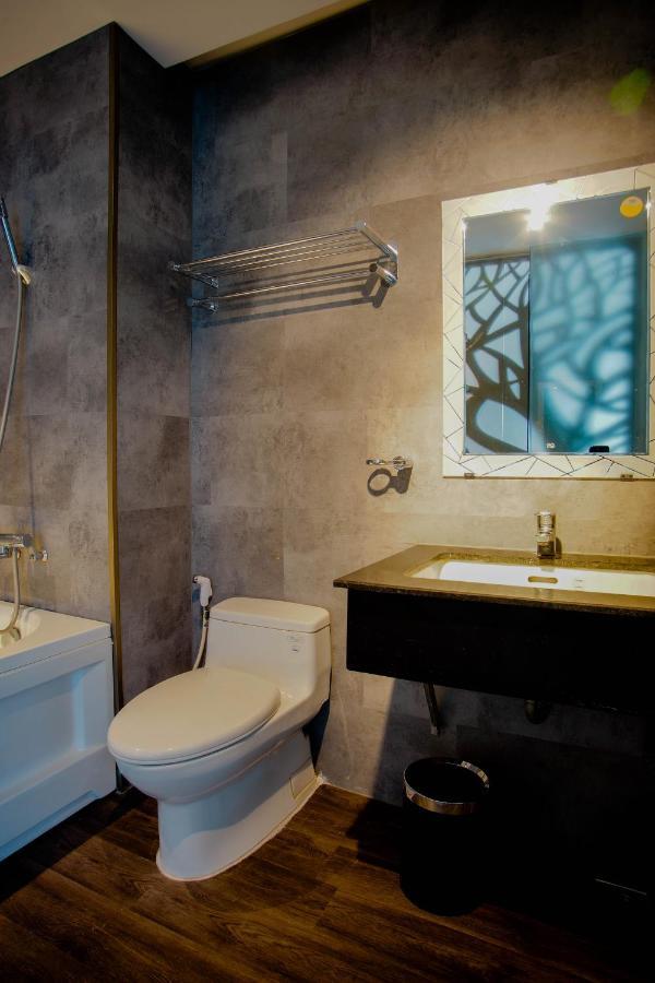 La Hotel Binh Tan Ho Chi Minh-staden Exteriör bild